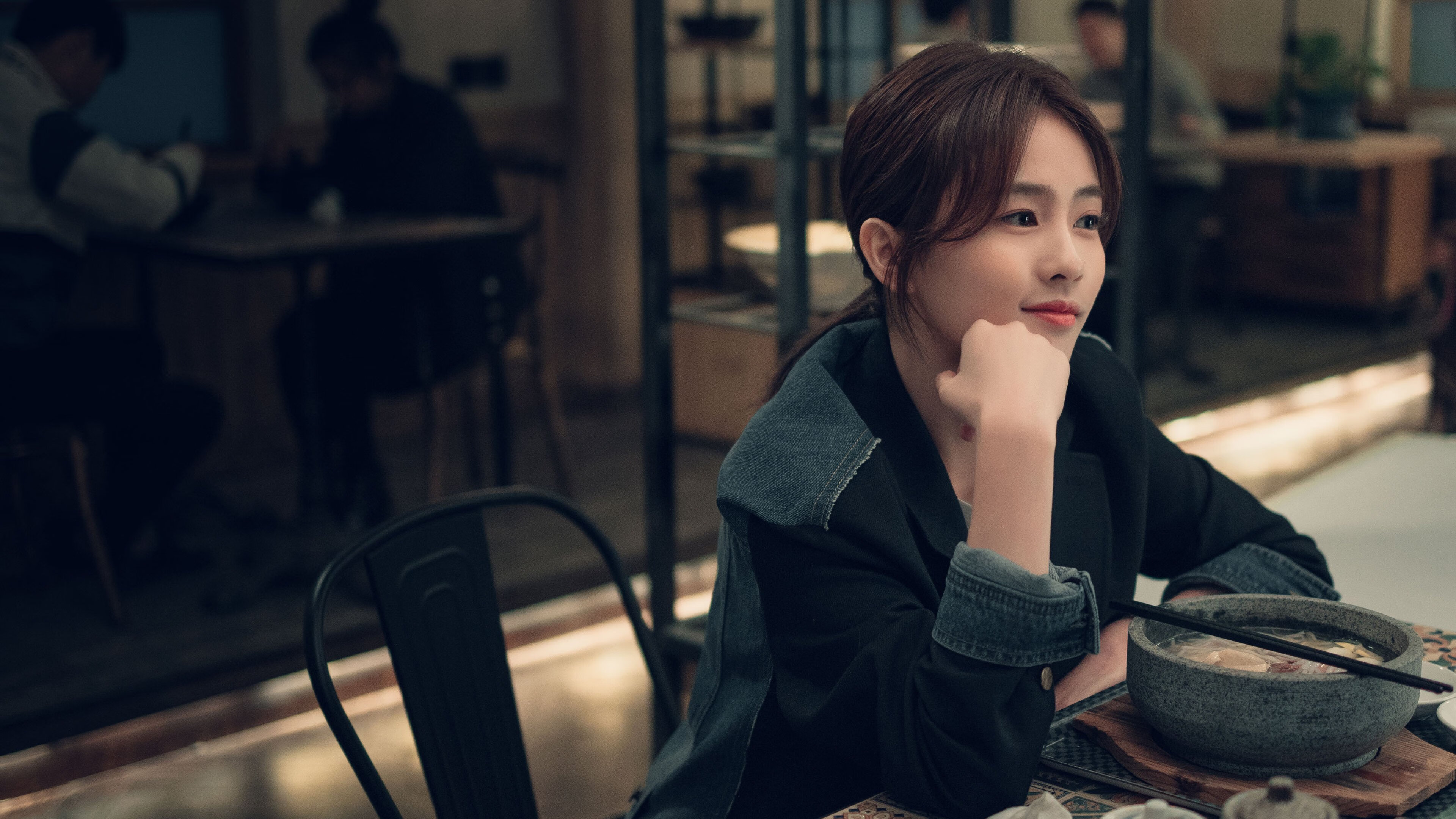 历史最激烈F1争冠夜,布伦森在悬崖边缘拒绝手软